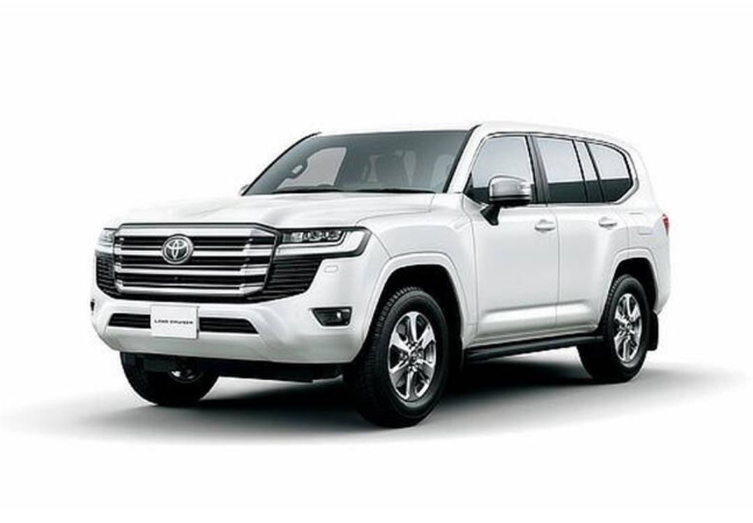 Land Cruiser in white paint finish